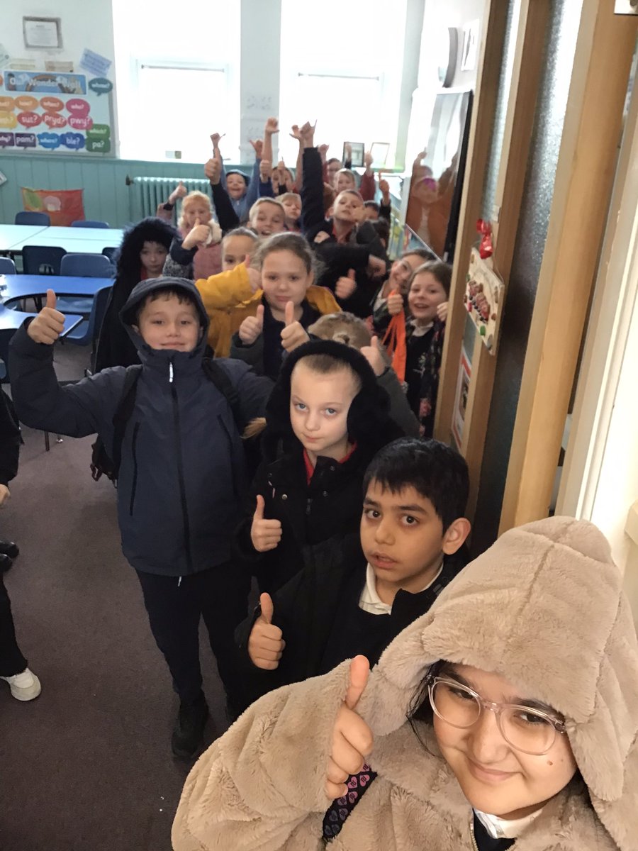 Holtonprimary's tweet photo. 4R are ready for the off! Time for swimming lessons. 🏊
#HPSYr4. #HPSHealth https://t.co/Fa7eMXCnww