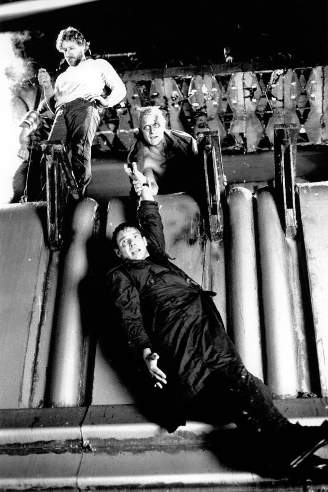 Rutger Hauer & Harrison Ford on the set of Blade Runner (1982)