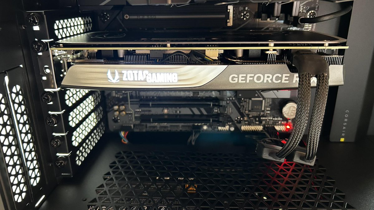 ryd2_r's tweet image. PC assemblé pour @NLR_Ethan

Config : custompcbelgium.com/builds/8

Besoin : Simracing et stream

Si vous souhaitez avoir aussi un pc sur mesure n&apos;hésitez pas a remplir le formulaire : custompcbelgium.com/contact

#configpc #pcgaming #assemblage #hardware #pc