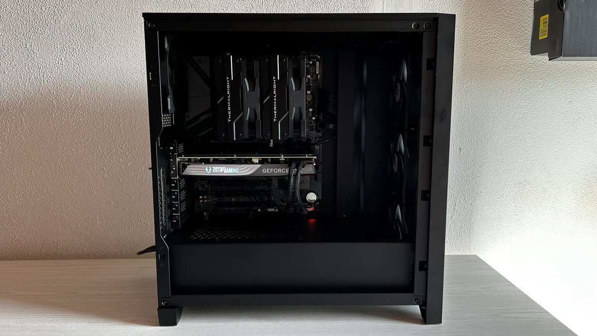 ryd2_r's tweet image. PC assemblé pour @NLR_Ethan

Config : custompcbelgium.com/builds/8

Besoin : Simracing et stream

Si vous souhaitez avoir aussi un pc sur mesure n&apos;hésitez pas a remplir le formulaire : custompcbelgium.com/contact

#configpc #pcgaming #assemblage #hardware #pc