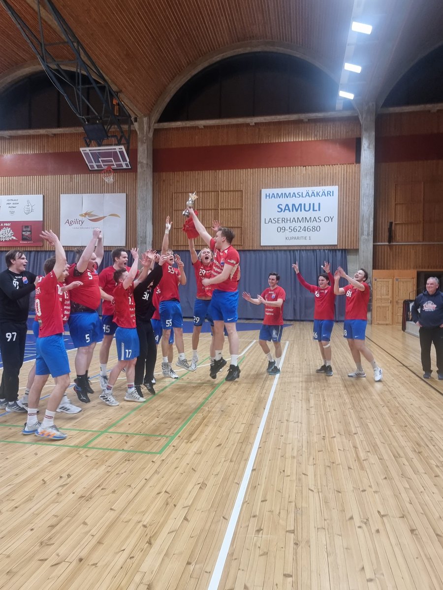 DickenHandball's tweet photo. Dicken Akademi vann herrarnas division 1 https://t.co/Qd5egnO8Rj #käsipallo #handboll https://t.co/b7ISsppuKv