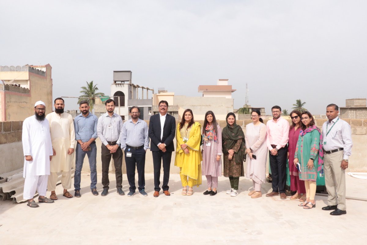 From a rooftop in Korangi, our @AKUPaediatrics faculty Dr Umair Hamid, @imran_nisar, @FyezahJehan, @HoodbhoyZahra, Dr Benazir Baloch, says hello to a brand new field site, the Ali Akbar Shah Goth extension, where women and children will get free healthcare (antenatal care,