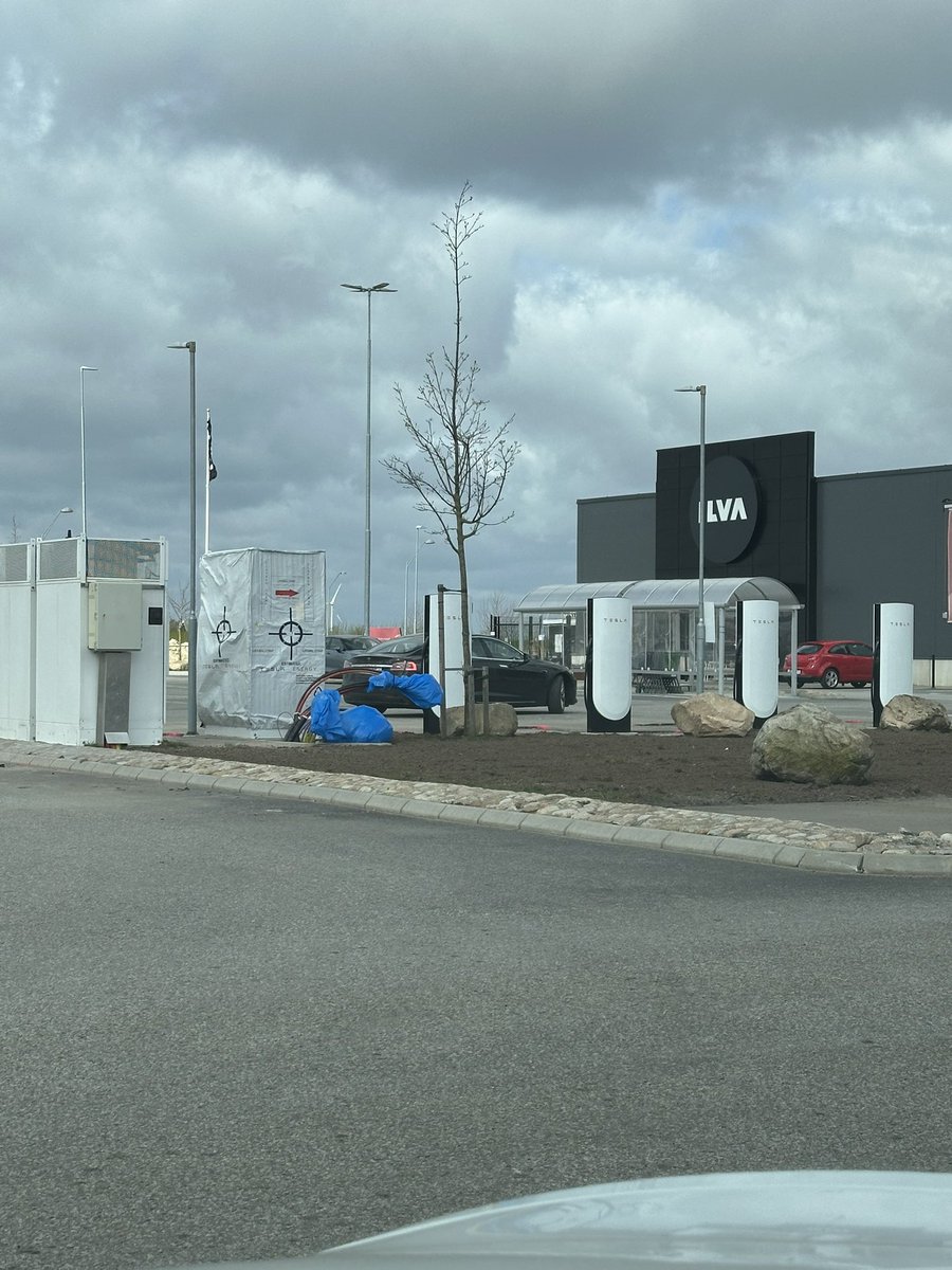 The expansion of @TeslaCharging @tesla supercharger Kristianstad Sweden 🇸🇪 is apparently put on hold thanks to mafia union ifMetall 🤡