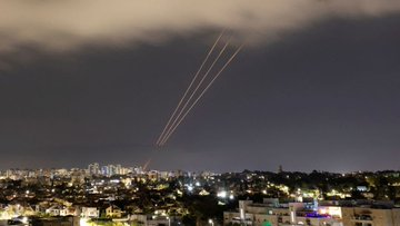 dafuqboom_leget's tweet photo. Let's end the debate....!!!

RT for Isreal 🇮🇱
LIKE  for Iran 🇮🇷

Comment for Pilestine 🇵🇸

Israel  World War III

USA, NATO, UK, ISRAEL 
                     Vs
IRAN, RUSSIA, CHINA

#WorldWar3 #IranAttackIsrael
#Iran #IsraeliTerrorists #IsraelIranWar https://t.co/ZcjcJKFdJg