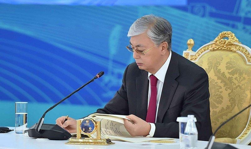 The President of Kazakhstan signed a law criminalizing domestic violence 

Kasym-Jomart Tokayev signed a law on the protection of women's rights and children's safety.

The bill includes criminalization of beatings and inflicting minor harm to health, as well as tougher penalties…