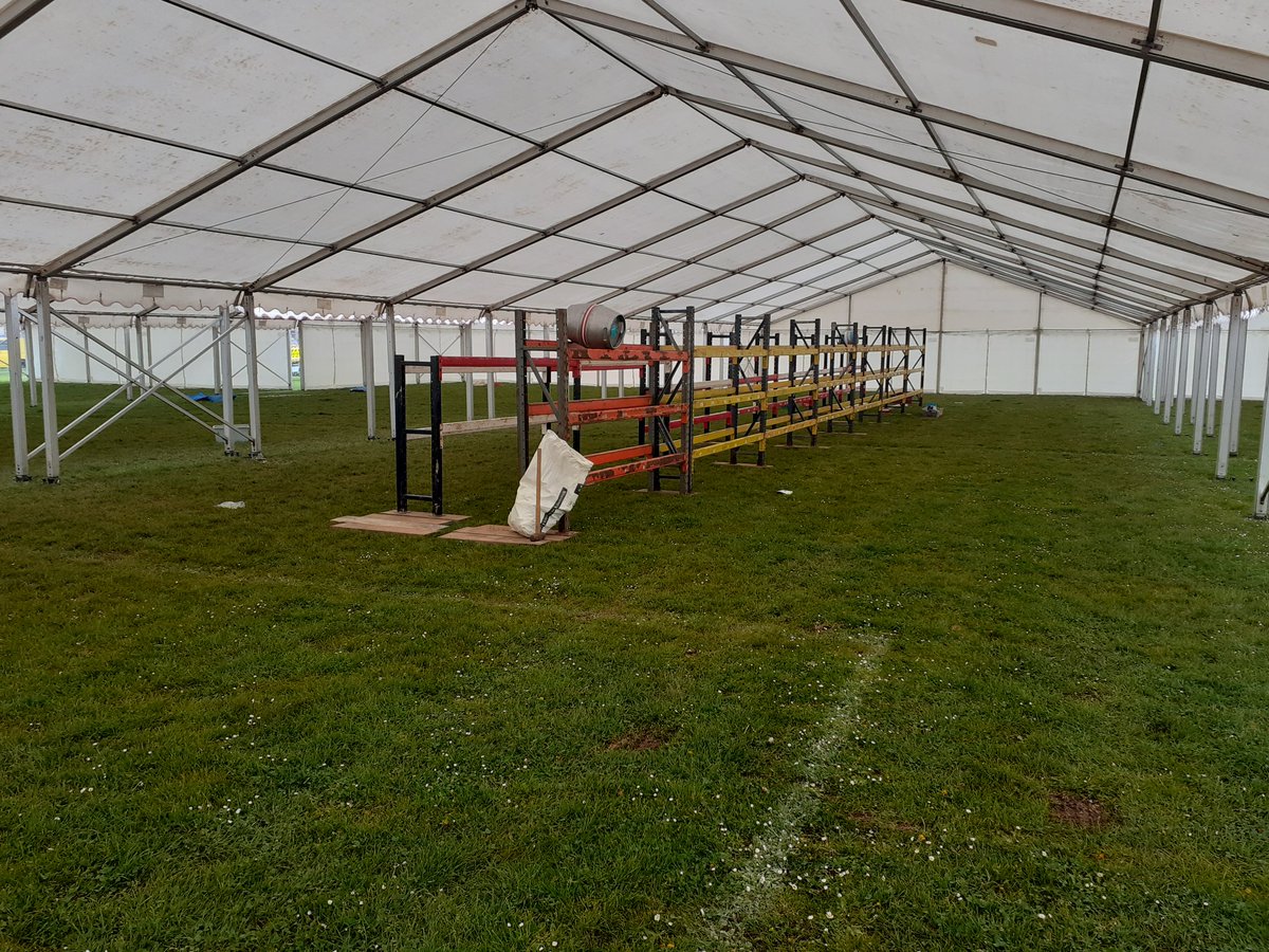 The ground has firmed up nicely in the last few days - we now have marquees and stillages