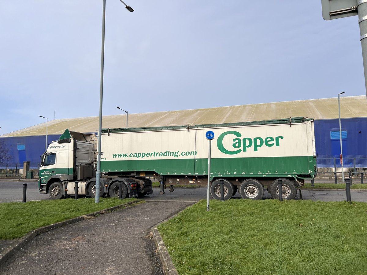 If the lack of safe cycle routes in Belfast was not bad enough, the routes we do have are inadequately marked and constantly blocked. <a href="/deptinfra/">Department for Infrastructure</a> <a href="/SustransNI/">SustransNI</a> <a href="/TourismIreland/">Tourism Ireland</a> <a href="/PSNIBelfast/">Police Belfast City Centre</a> <a href="/CyclingUK_NI/">Cycling UK Northern Ireland</a> @Bel_Cycle_Camp <a href="/NBCycleCampaign/">North Belfast Cycle Campaign</a>