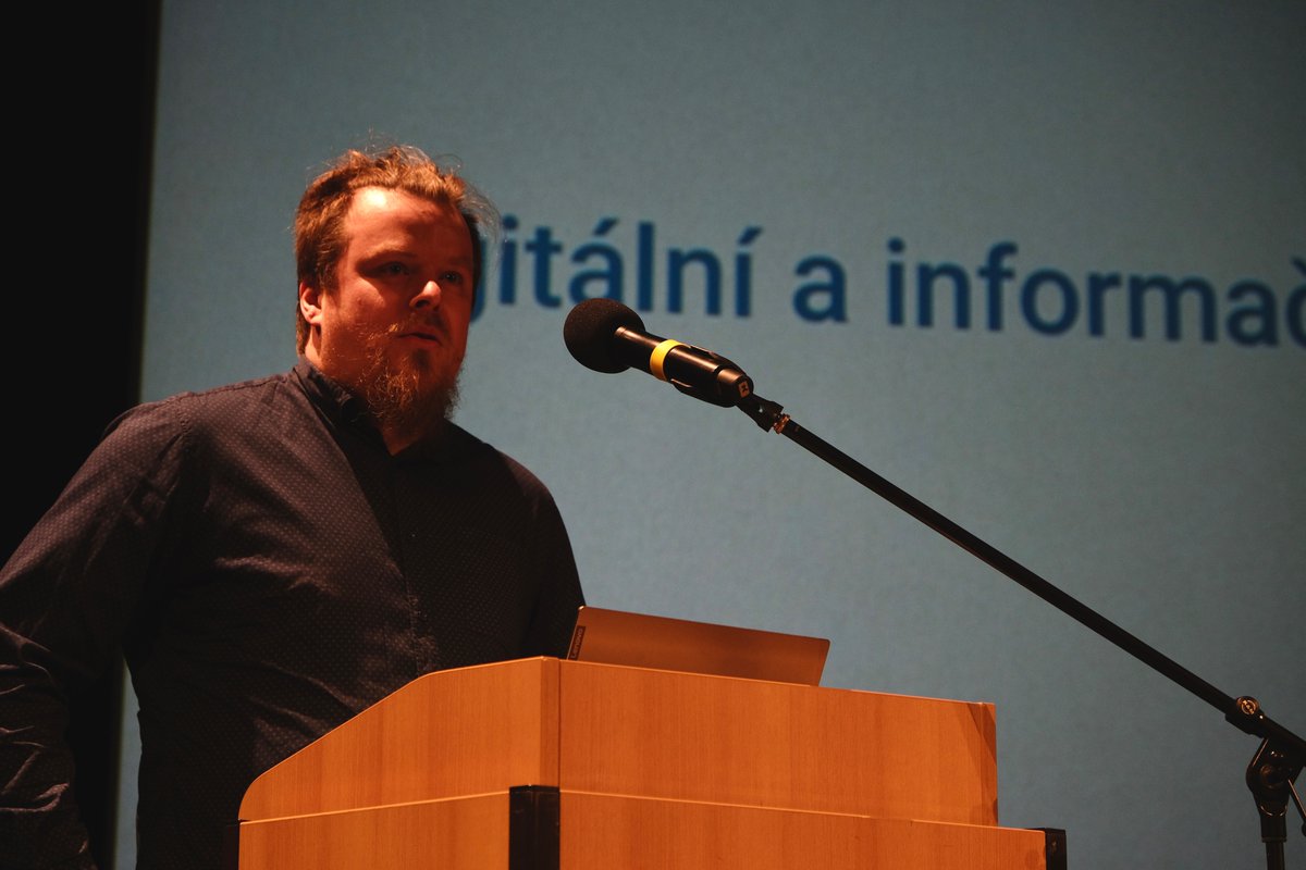 Digitální a informační agentura tweet media