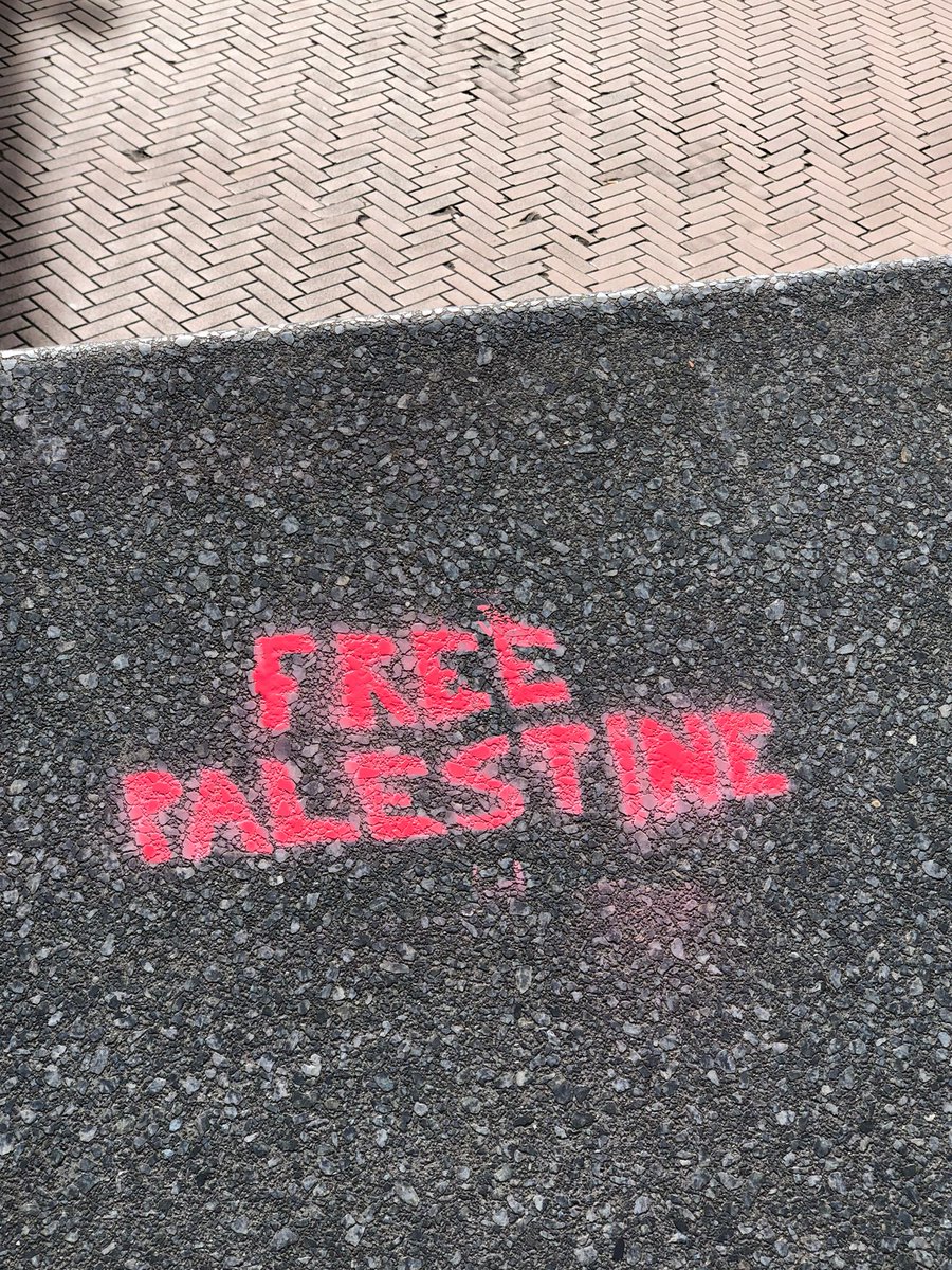ROODNijmegen's tweet photo. Bevrijd Palestina!

De leuzen zijn nu te vinden in Nijmegen centrum. Komende weken zullen we verder gaan met acties rondom de stad, ben je geïnteresseerd in helpen? Neem contact met ons op!

Sluit je ook aan bij

@nijmegenforpalestine (op instа) https://t.co/b4yq1m5Kf1