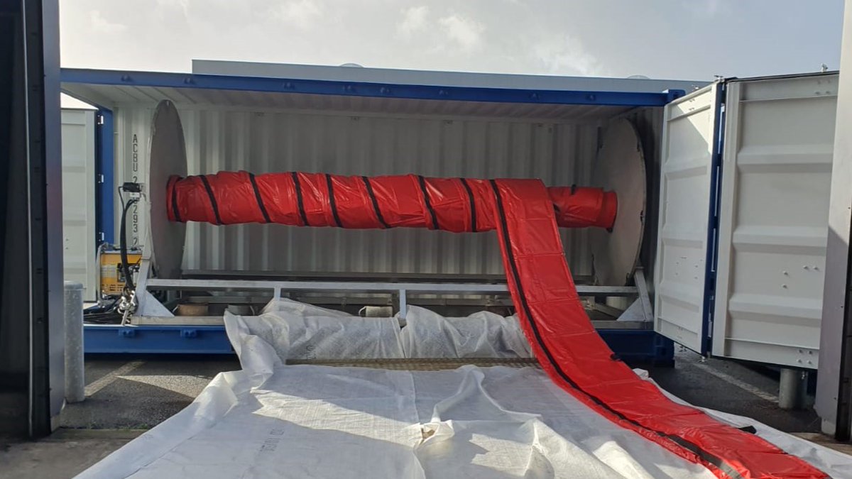 Nous venons de terminer la réalisation de 2 tourets sur-mesure motorisés et containerisés pour le compte de notre client EUROSORB.

We have just completed the production of 2 custom-made motorized and containerized reels for a customer.

More info : leflochdepollution.com