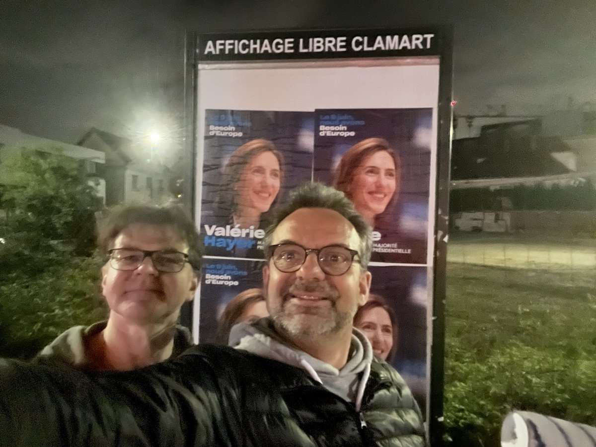 re_clamart's tweet photo. 🇪🇺🇪🇺🇪🇺🇪🇺🇪🇺🇪🇺🇪🇺🇪🇺🇪🇺🇪🇺
Nous étions sur le terrain hier soir pour mettre l’#Europe au cœur de #Clamart. 

Dans le contexte actuel, nous avons plus que jamais @BesoindEurope. 

Nous mettrons toute notre énergie pour faire gagner @ValerieHayer et nos valeurs européennes le #9Juin. https://t.co/2Dt9fCWGwP
