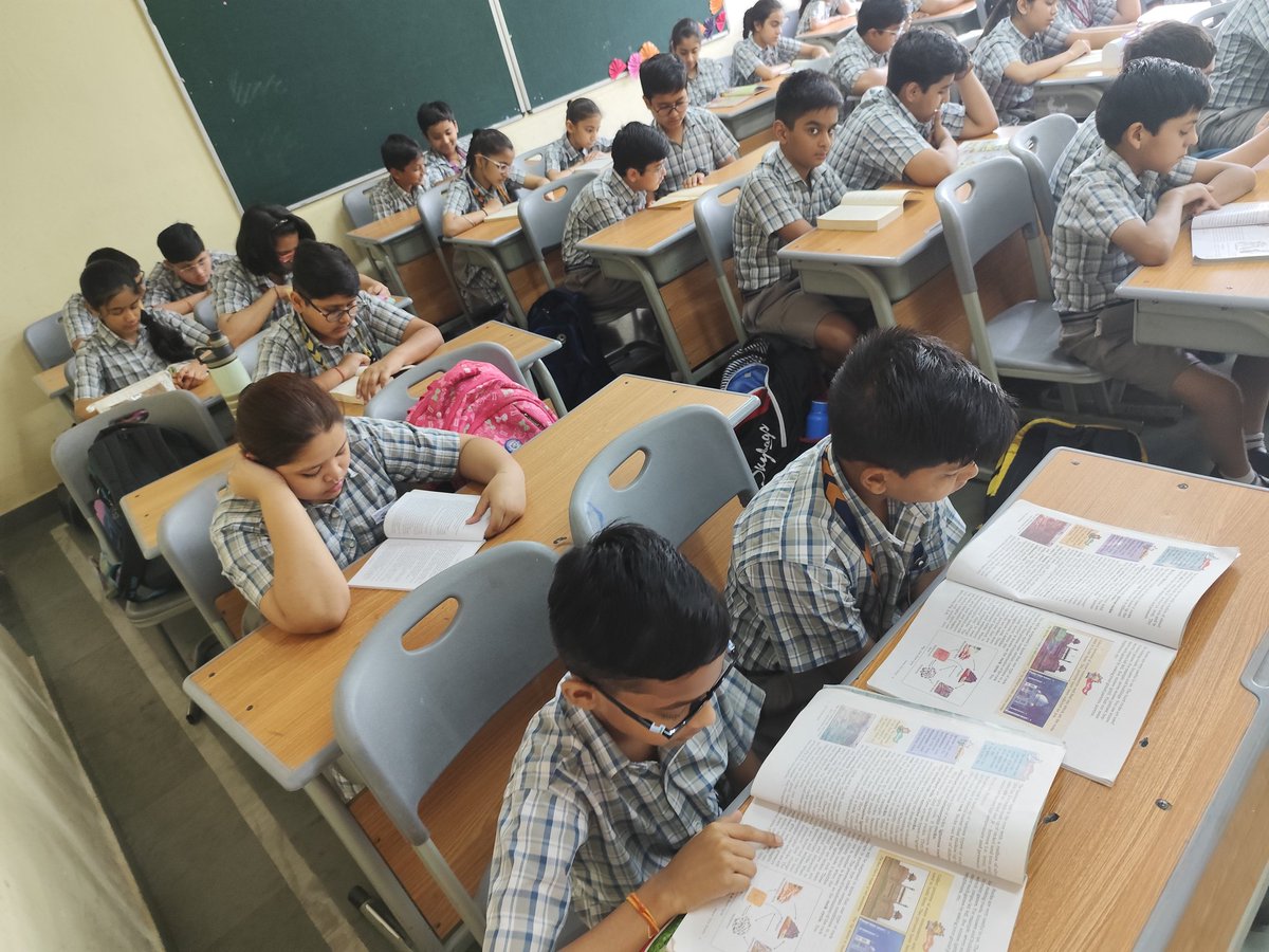 PrabhaRawat5's tweet photo. #Ahlconintl #MiddleStage "📚 Embarking on a new journey between the pages today, exploring the boundless realms of literature! There's something magical about the world of books. #DEARActivity #ReadingTime
@ashokkp @y_sanjay @pntduggal @sunandask21 @PreetiChanana1 @sdg4all https://t.co/wOT8eh8MKG