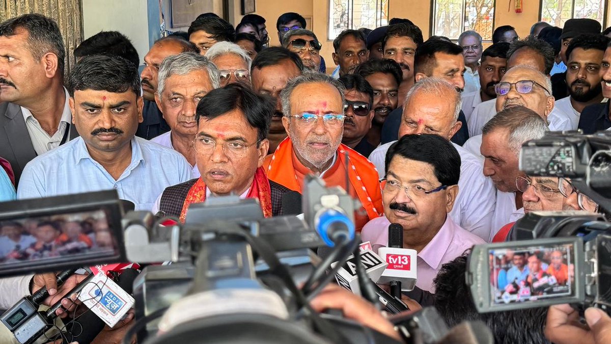 Joined Dr Mansukh Mandviya at the 'Vijay Vishwas Sabha' and accompanied him during his nomination filing from #Porbandar. His stellar record of public service speaks volumes, and my best wishes are with him for securing a landslide victory. 
<a href="/mansukhmandviya/">Dr Mansukh Mandaviya</a> <a href="/OfficeOf_MM/">Office of Dr Mansukh Mandaviya</a>