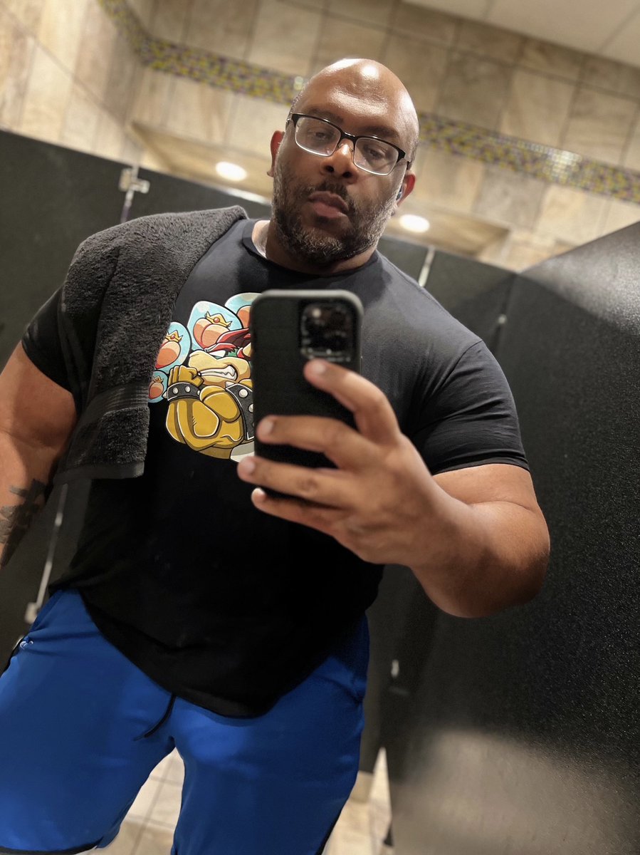 CDeMetrius_1st's tweet photo. Pics for Sunday’s Workout.

Not quite where I want to be physically, but I’m absolutely not where I was. Celebrate yourself and the small milestones, it preps us for the greatness we’re all capable of. 
#dasweatshop #planetfitness #sweatydickandballs #ALLinOrder https://t.co/szwncbIIcN