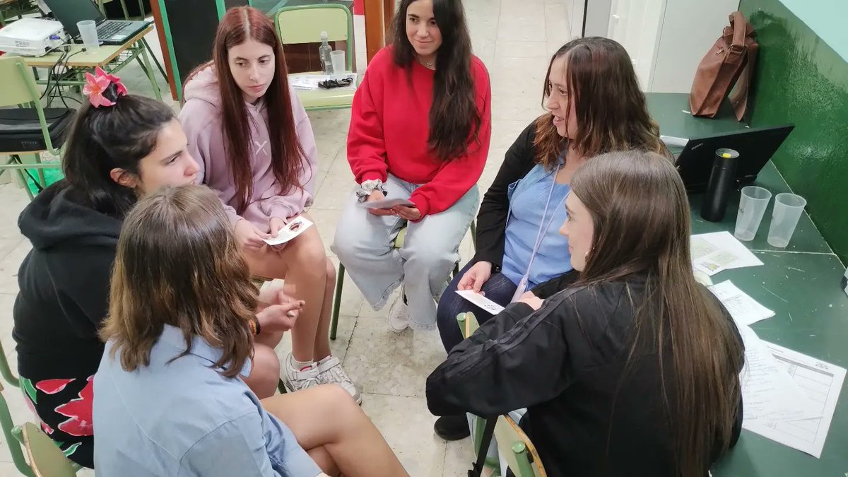 El pasado sábado tuvimos nuestros encuentro de educadores y educadoras krecereño, donde manera colaborativa aportamos mejoras para fortalecer nuestra asociación y donde compartimos experiencias de intervención.

#krecer1 #krecer2 #krecer3 #kiero #vidaamable #krecerycompartir