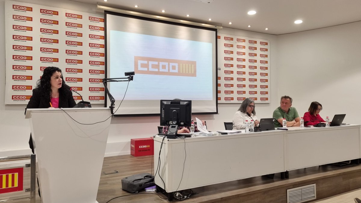 ccoopv's tweet photo. "Frente a los intentos de recortar en servicios públicos, @ccoopv responde con estrategias de movilización y de defensa de lo construido" @AnaGarciaCCOOPV en el #ConsellCCOOPV https://t.co/rCQqYbNX8m