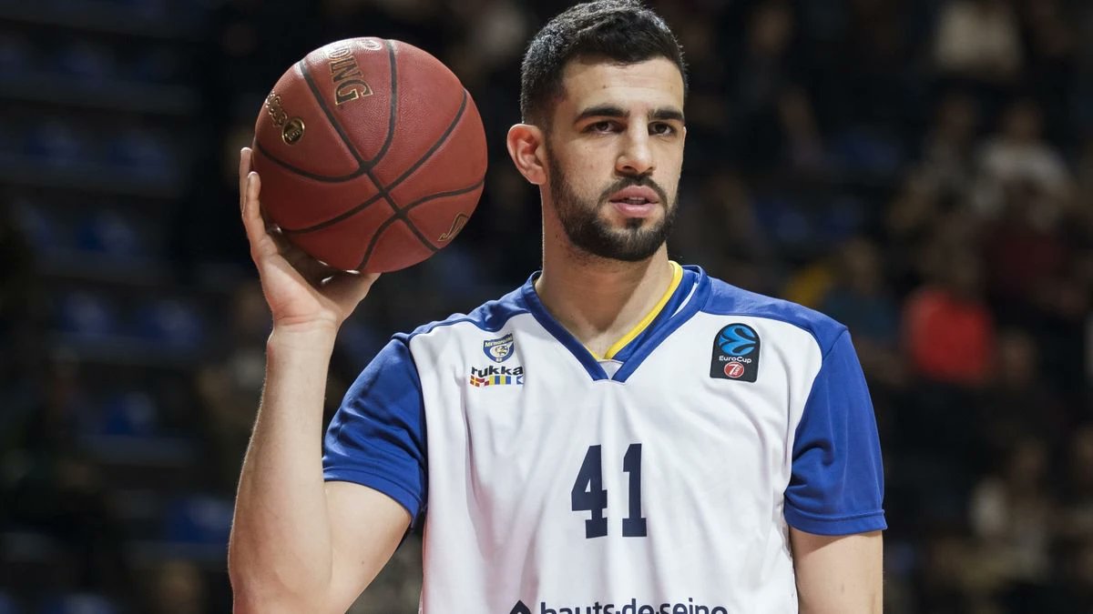 Two players from Israel who are on the lists of upper class german BBL clubs according to my information are Bar Timor (with german passport!) and national team captain Tomer Ginat (@TomerGinat). Both currently playing for Hapoel Tel Aviv (@HapoelTLVBC).