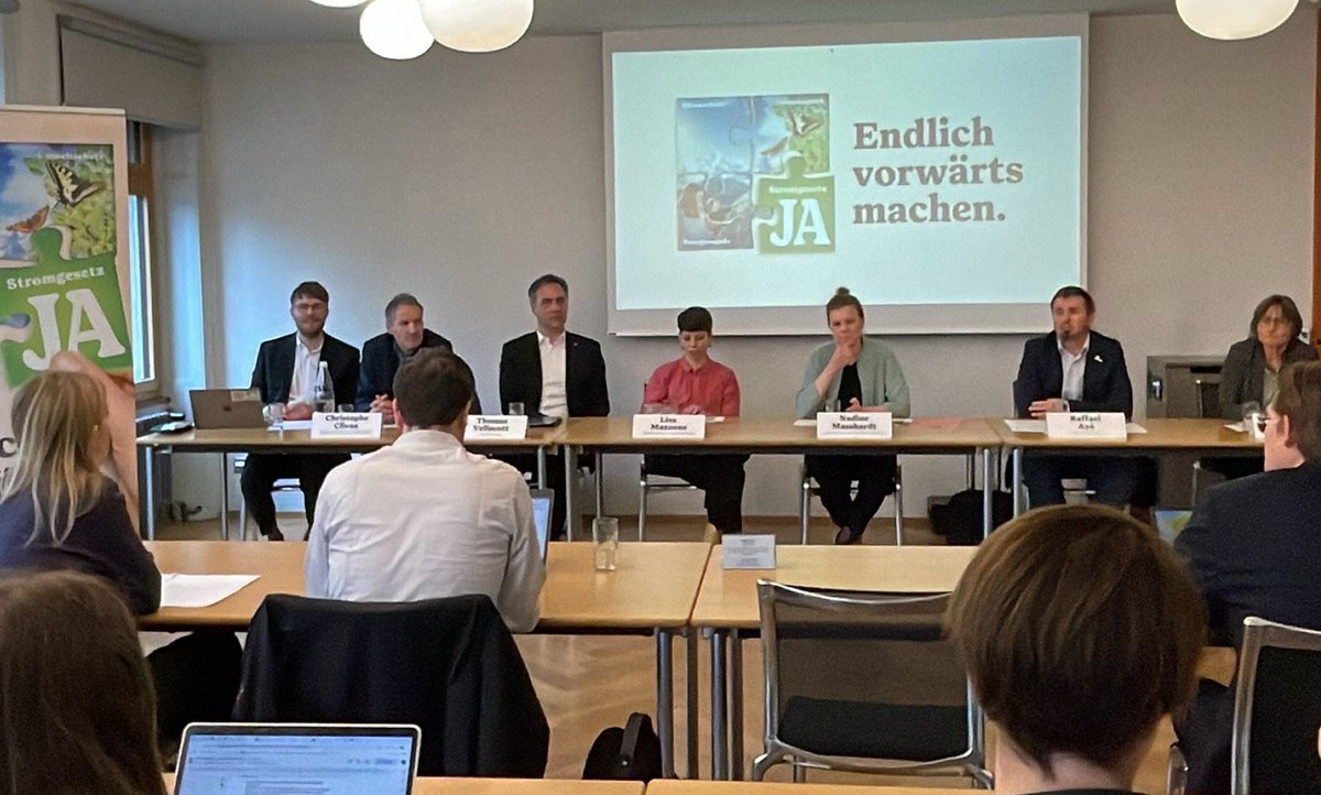 energiestiftung's tweet photo. Damit ist die Medienkonferenz beendet. Wir danken fürs Mitverfolgen und für den engagierten Einsatz so vieler Organisationen aus dem Umweltlager für ein JA zum #Stromgesetz am 9. Juni. Die Medienmitteilung gibts hier 👇🏻

https://t.co/vS4KqEvATB https://t.co/1kkUJYHnQw