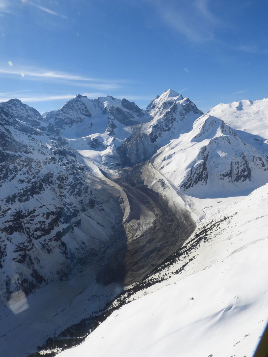 Early in the morning of 14 April 2024, a large rock avalanche occurred on the flanks of Piz Scerscen in Switzerland:- eos.org/thelandslidebl…
Initial estimates are that it had a volume of 1 million M3 and a runout of 5 km. 
Image from Swiss Alpine Club.