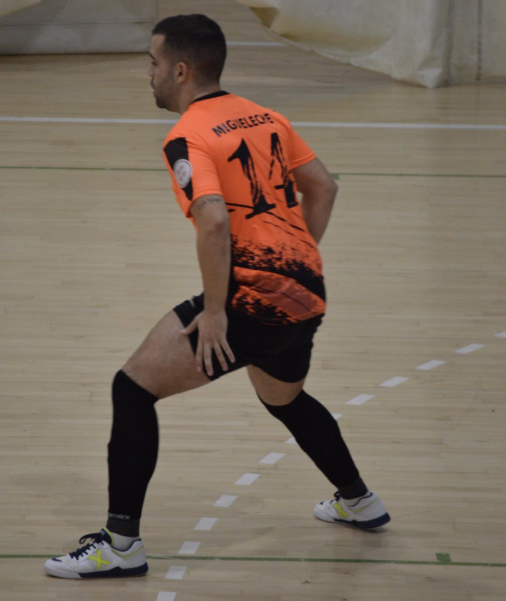 Si queréis aprender a defender a un pívot… Better call Migueleche 📲

Menuda masterclass dio ayer 🤯

#ElOrgulloDelBarrio 🧡
