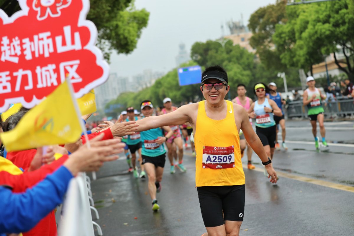 SND_China's tweet photo. The 2024 #Suzhou Marathon🏃kicked off yesterday, winding past the city's landmarks, including the Shishan Business Innovation Zone in Suzhou New District (#SND). Check out these photos to appreciate the energy💪and enthusiasm🫶of the contestants! #SNDUpdates https://t.co/wwvhlMH0G7