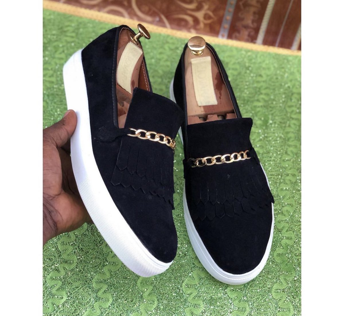 #Monday 🤲🏻 prayer lord bring customers I am a shoes 👞 maker Handmade deliveries 🚚 done ✅ with in five working days send your sizes a location sell in a affordable prices +234 902 049 5172 DAVIDO Chioma Dollar Big Wiz Pastor Paul Enenche