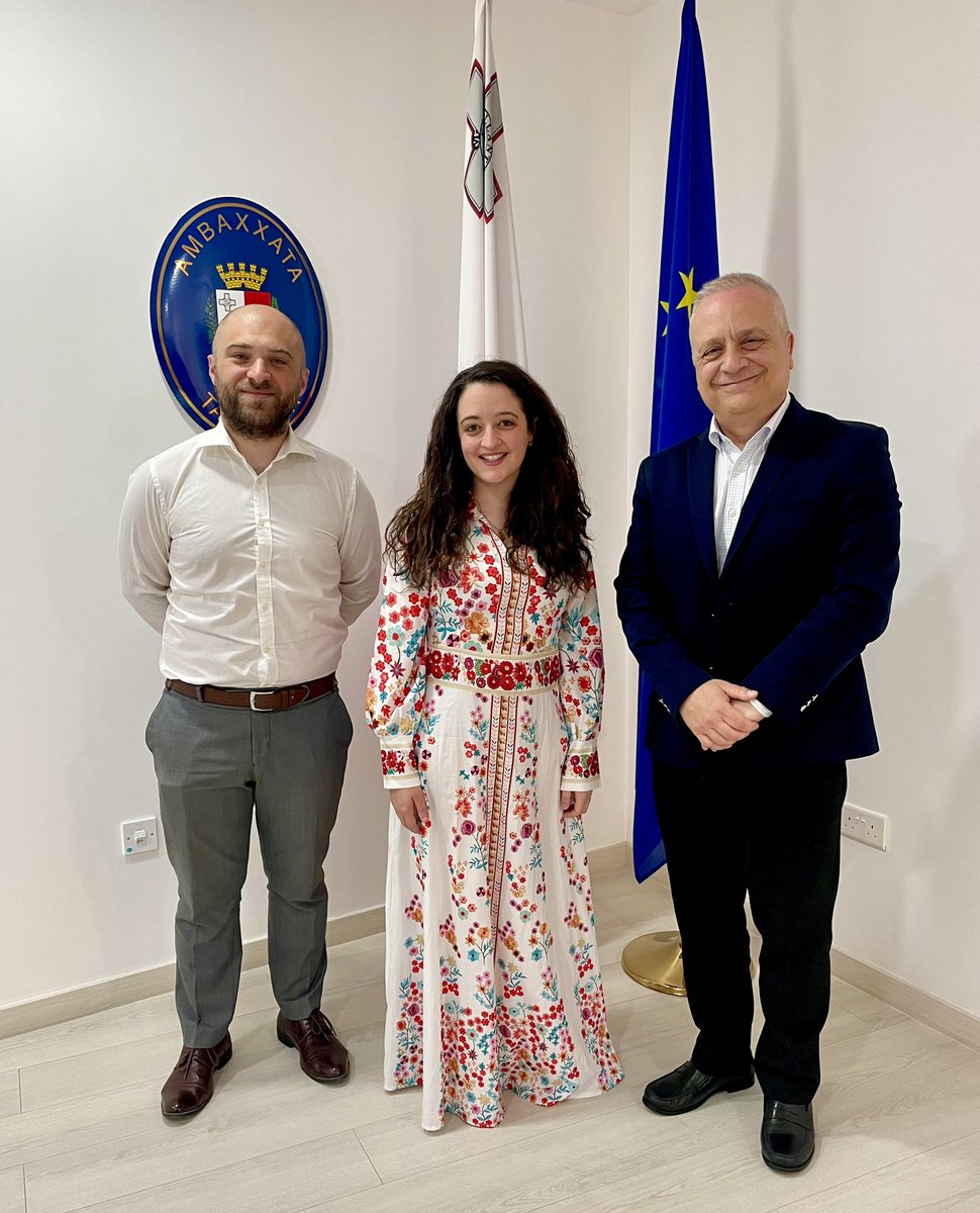 H.E. Simon Pullicino and Mr. Alfred Tabone welcomed Dr. @h1llz, Lecturer in National Security and Assistant Director of the Center for Defence Studies at the @KingsCollegeLon, who is delivering a lecture for the Small States Research Program at @GUQatar. 🇲🇹🤝🇶🇦 @MFETMalta