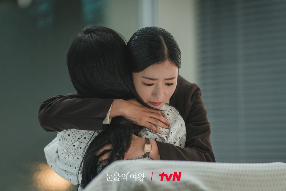 alwayssixpink's tweet photo. must protect both of them, secretary na being the friend and secretary that haein needs🥺 https://t.co/HuPTqnB6xb