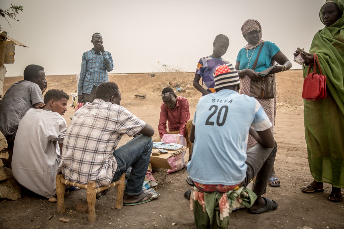 Money exchangers on the Sudan/South Sudan border. They said most people crossing have almost no cash - maybe enough to survive for a day or two. 638,000+ people have now crossed into South Sudan, fleeing Sudan's war, which marks its first anniversary today. #KeepEyesonSudan.