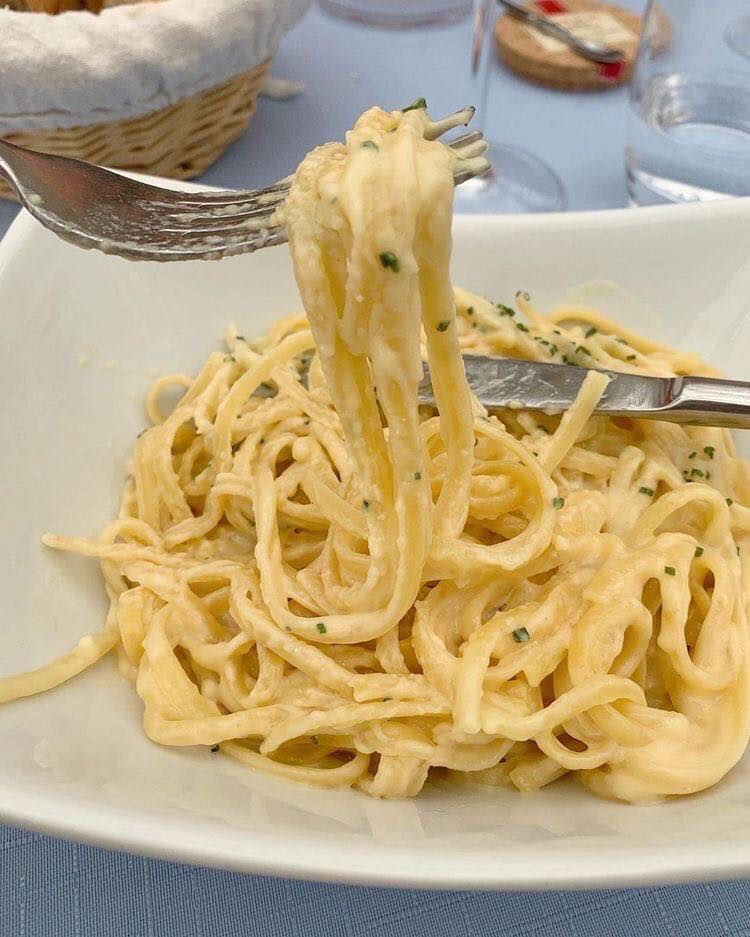 PrettyLittleThing tweet media