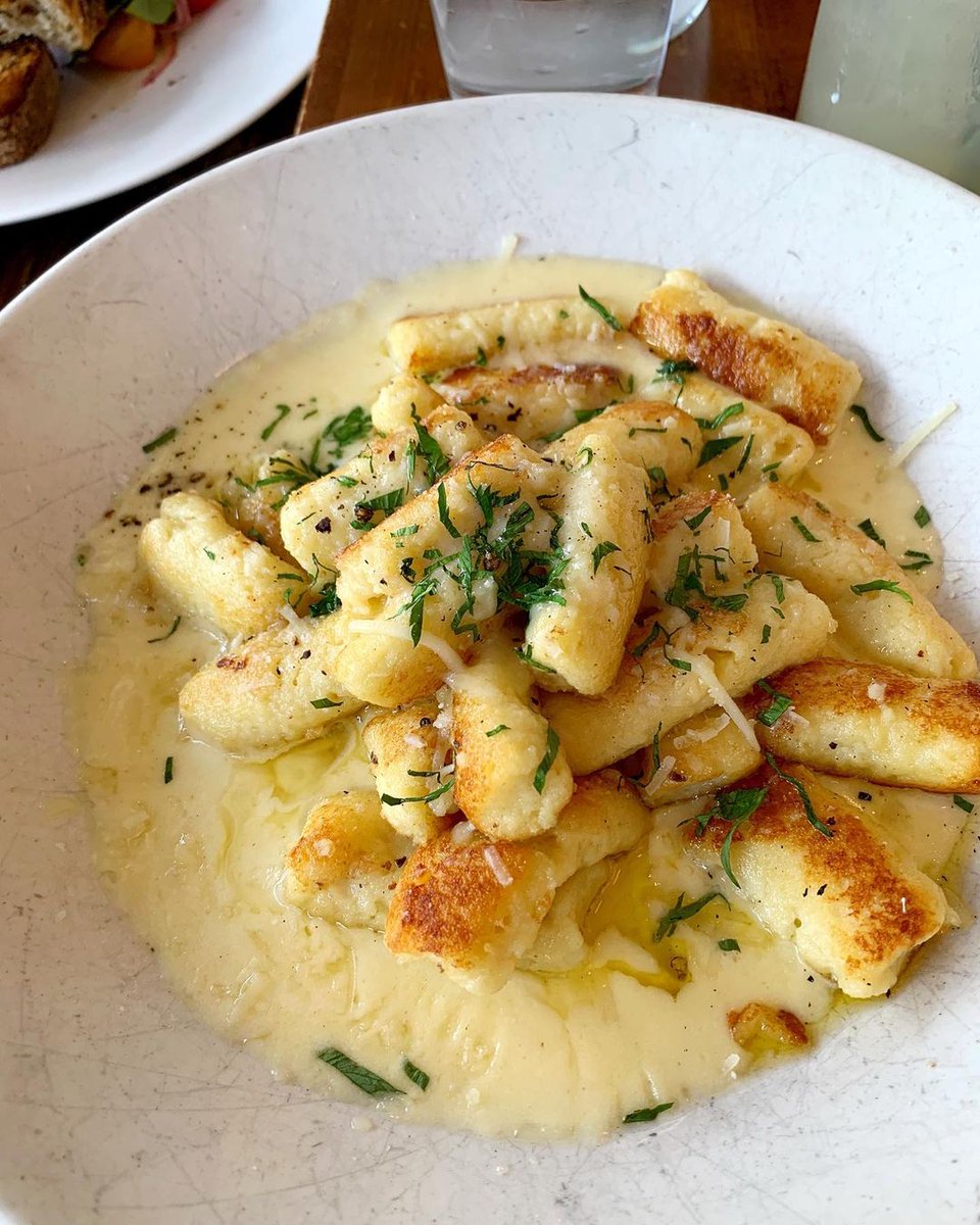 PrettyLittleThing tweet media