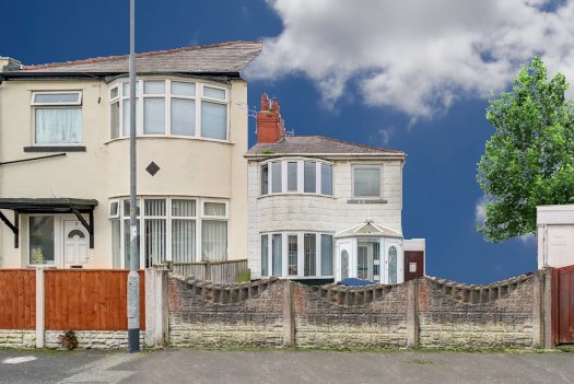 Yes, Little and Large lived next door to each other in these Cleveleys houses.