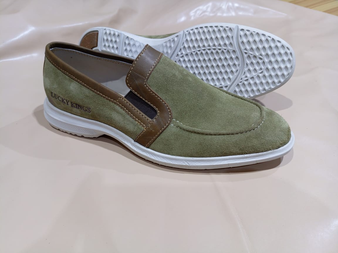 luckykingshoes's tweet photo. This or that ? https://t.co/mbhc8NoRYs