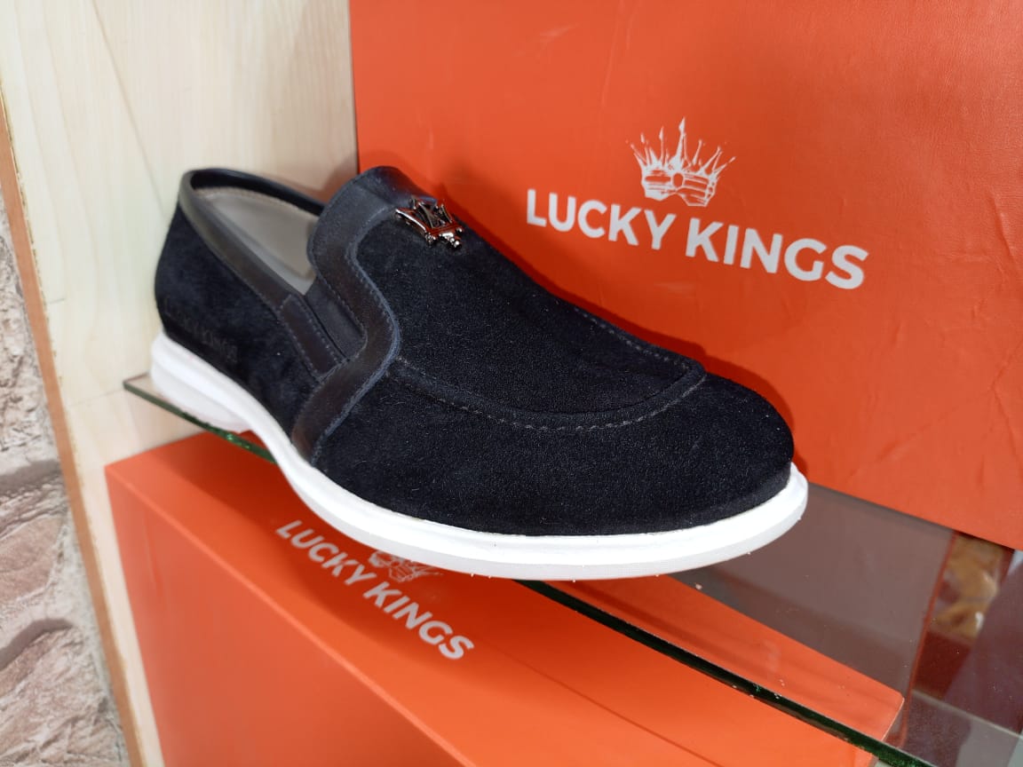 luckykingshoes's tweet photo. This or that ? https://t.co/mbhc8NoRYs