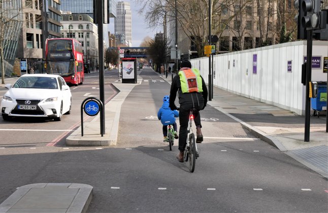 The AA is calling on drivers to be more alert and always ‘think bikes’, on the back of a new survey in which 89% of respondents agreed ‘it’s sometimes hard to see cyclists’. roadsafetygb.org.uk/news/aa-renews…