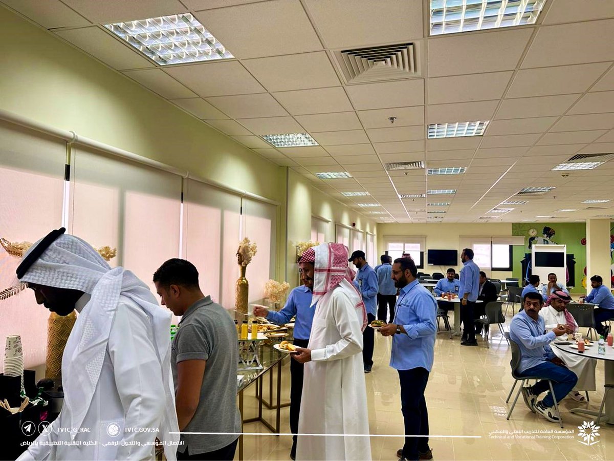 tvtc_g_RACT's tweet photo. #تغطية |
جانب من حفل المعايدة لمنسوبي الكلية التقنية التطبيقية بالرياض للكادر الإداري والتدريبي.

#التدريب_التقني https://t.co/S8VK8BLgsU