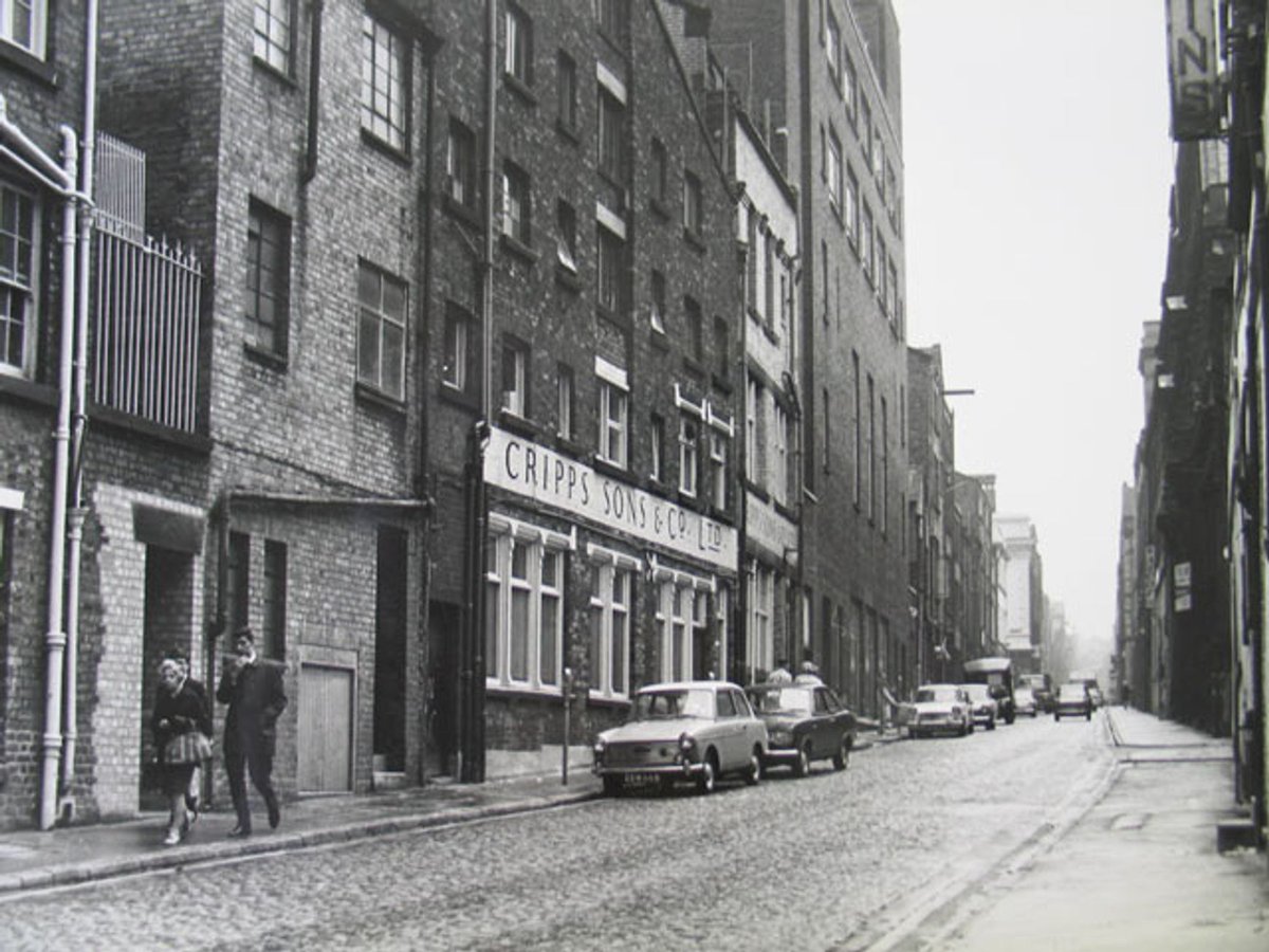 Pictured: Ropewalks, #Liverpool, 1968.

Our #RecordOfTheDay is from the #MappingMemory #Humap 

See more mappingmemory.org/map/records/ro… 

#OralHistory #LiverpoolDock #LiverpoolWaterfront #EnglishHistory #BritishHistory #UK #UnitedKingdom #IndustrialHistory