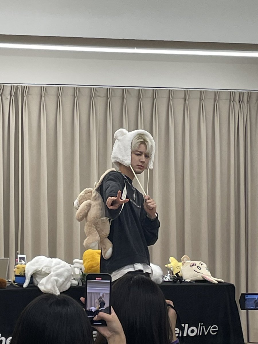 mydearest_ikon's tweet photo. 240415 송윤형 헬로라이브 대면팬싸🌹

너 좀 귀엽다? https://t.co/WcUfgFXAV6