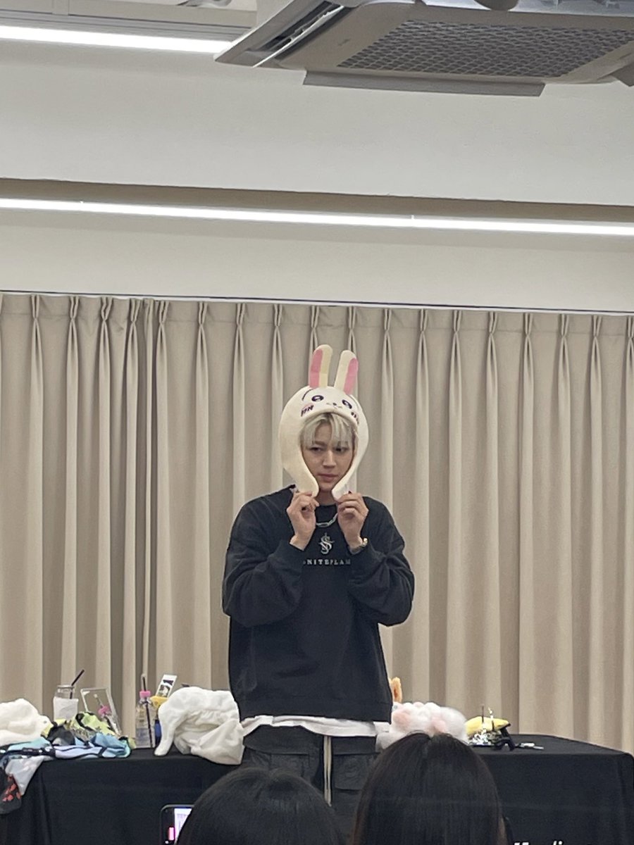 mydearest_ikon's tweet photo. 240415 송윤형 헬로라이브 대면팬싸🌹

너 좀 귀엽다? https://t.co/WcUfgFXAV6