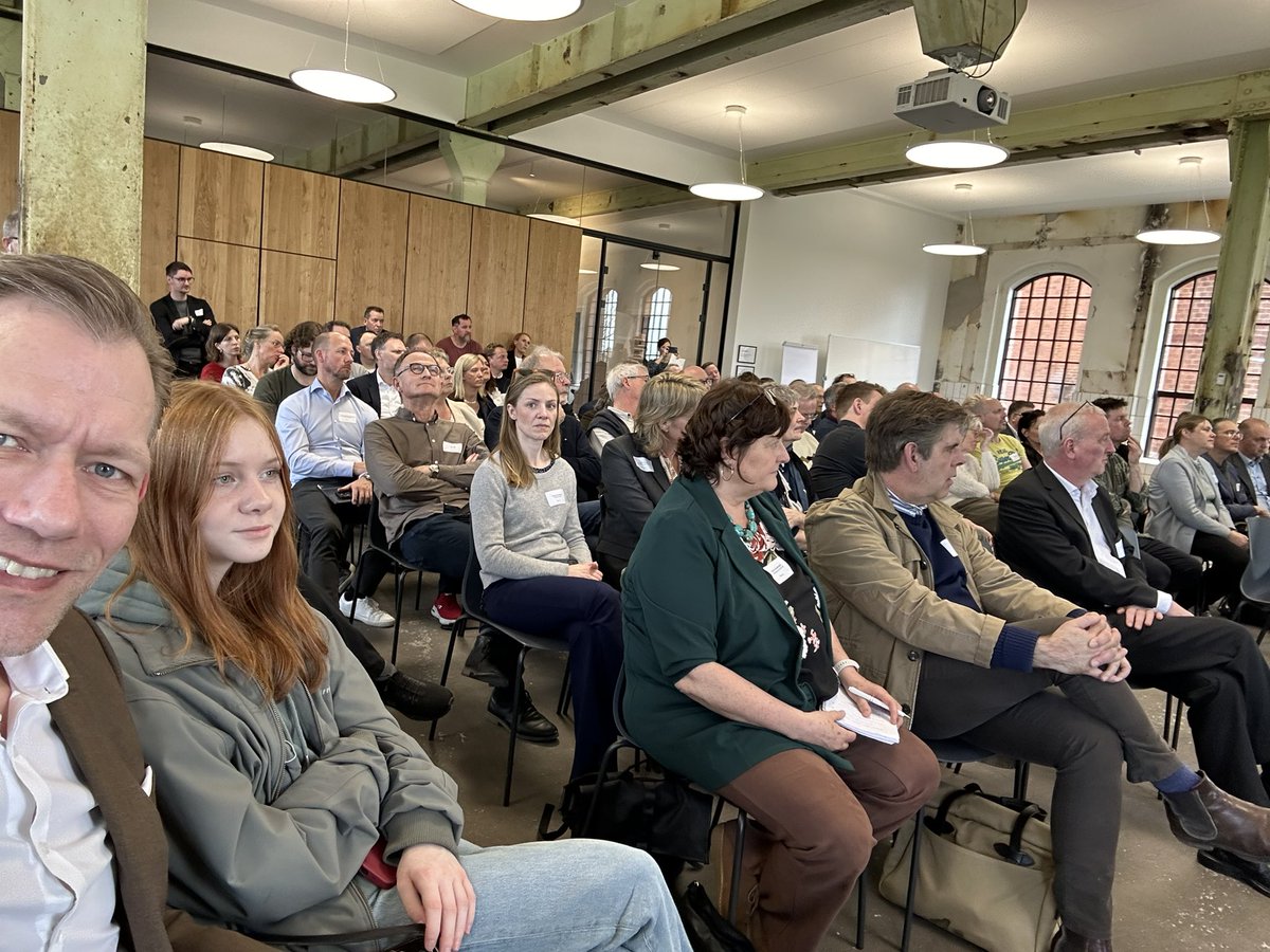 Kick-off Region Sjællands fødevarealliance:
Kan vejen til en sundere, mere bæredygtig og økonomisk stærkere region starte med noget så enkelt og fundamentalt, som det vi lægger på en tallerken? Det tror VI på.
#sundpol #dkfood #dkpol