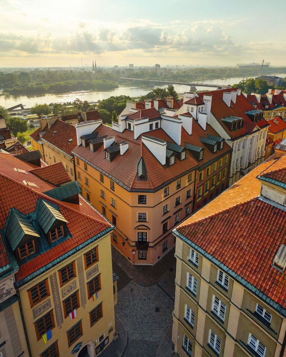 Sunrise over Warsaw's Old Town 🤩🌅
#DiscoverWarsaw
📷 Photo: instagram.com/dmalihin/