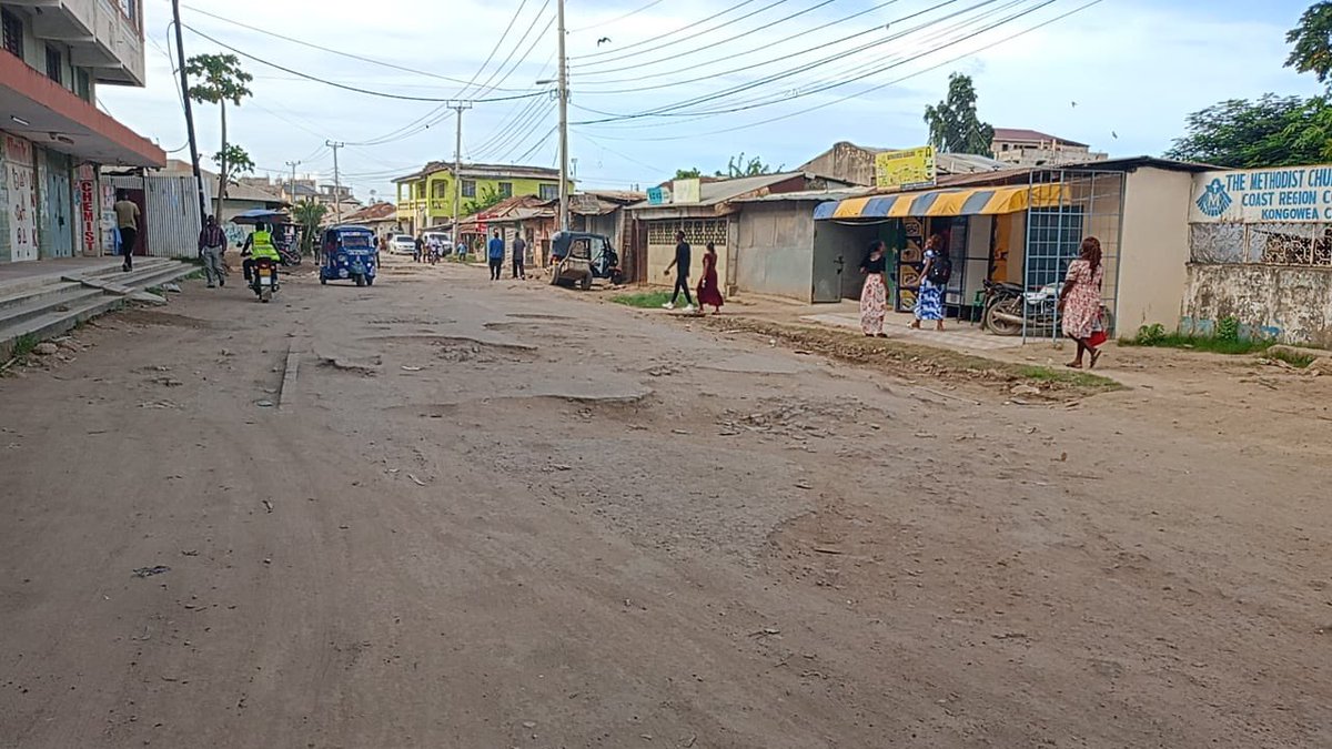 MohaJichoPevu's tweet photo. Pleased to report that my team was present to inspect the Ratna Square-Kongowea Karama access road today. 

After a consultation with Kenya Rural Roads Authority(KeRRA), I have been assured that the road will be rehabilitated after following the due process to ensure smooth navigation and restoration of operation of business activities.