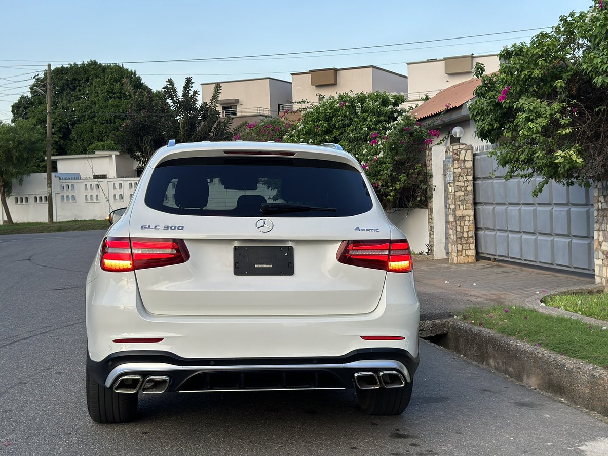 2019 Mercedes-Benz GLC300 4matic 2.OL engine 25k miles Keyless entry & start Infotainment system Reverse/ 360 camera Leather interior Panoramic roof Fully loaded Price - 475k p3 😁 What’s app no in bio Refer a buyer for commission #YourCarGuy 🚘🕺🏽