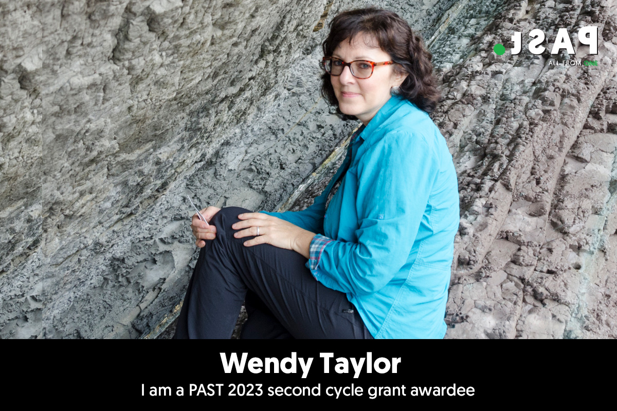 It's #FossilFriday and another #FeatureFriday! 

Meet Dr Wendy Taylor, founder of the science storytelling non-profit company Puppet Planet andco-founder of the online museum training academy, PalaeoLink! @UCT_news 

👉past.org.za/grantee-wendy-…