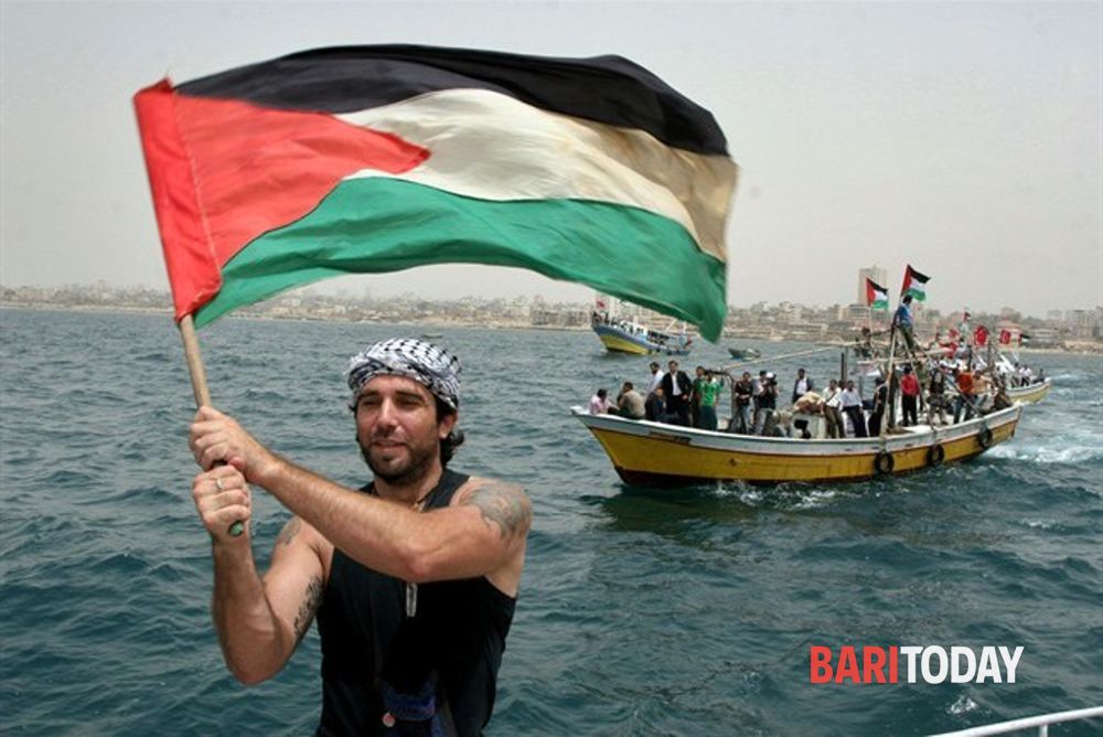 HamasAtrocities's tweet photo. Vittorio Arrigoni died on April 15th 2011
He was the perfect example of a Western Anti-Israeli activist that went to "help the Palestinians" but ended up killed by Jihadists 

Arrigoni moved to the Gaza Strip to act against what he defined as "ethnic cleansing" done by Israel https://t.co/Ng1MTbBhIs