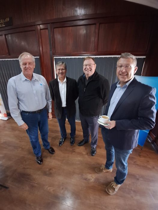 fedsas1's tweet photo. #FEDSAS en #SAOU Nasionaal / National se leiers in Kimberley vir 'n ontbytgeselligheid vir hoofde en voorsitters.
Vlnr Dr. Louis Swanpeoel (President SAOU); Paul Sauer (Vise-president), Dr. Jaco Deacon (FEDSAS Uitvoerende hoof) https://t.co/6xeIt9Ah4c