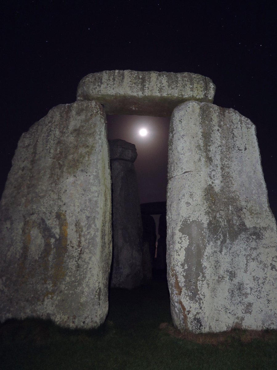 Could Stonehenge have been carefully designed to align with the Moon, as well as the sun? 🌙 2024 is a special year as a Major Lunar Standstill approaches, a period when moonrise and moonset are further apart along the horizon. ➡️ bit.ly/MajorLunarStan… 📷: Grant Privett