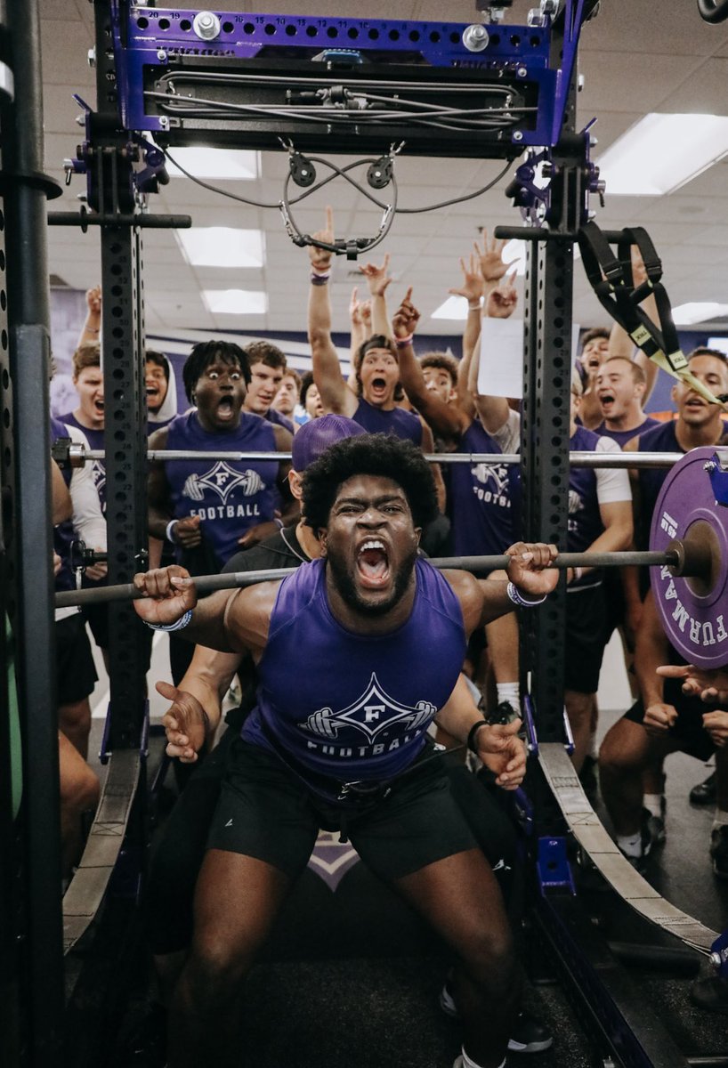 Feeling you wake up and you know it’s @PaladinFootball Max week 😤😤 #Eliteisthestandard