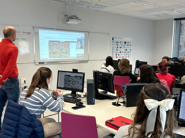 Tarbes, France 🇫🇷 🗺️We collaborated with students from Lycée Théophile Gautier, implementing #Geography lessons in real-world scenarios with the aim of improving the #OSM road network in #Somalia. 🙌A big thank you to all participants! Read more 👉 tinyurl.com/UNMTheo