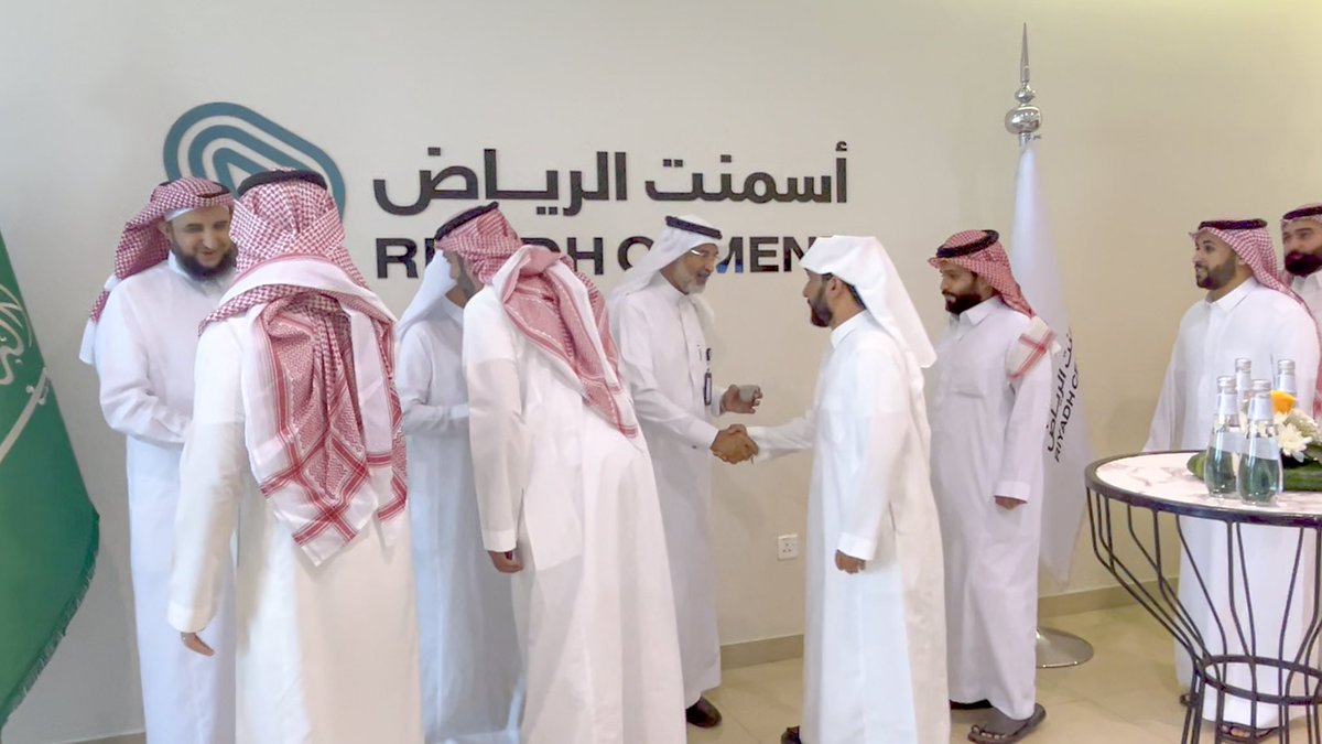 RiyadhCement's tweet photo. #عوداً_حميداً
في حدث بهيج يعكس روح الأخوة والمحبة، تبادل سعادة عضو المجلس الرئيس التنفيذي المهندس شعيل بن جار الله العايض التهاني والتبريكات مع كافة منسوبي الشركة، وذلك خلال حفل المعايدة السنوي المقام صباح أمس الأحد في المقر الرئيسي للشركة بحضور مديري الإدارات والأقسام والموظفين. https://t.co/E0JyLZuwCH